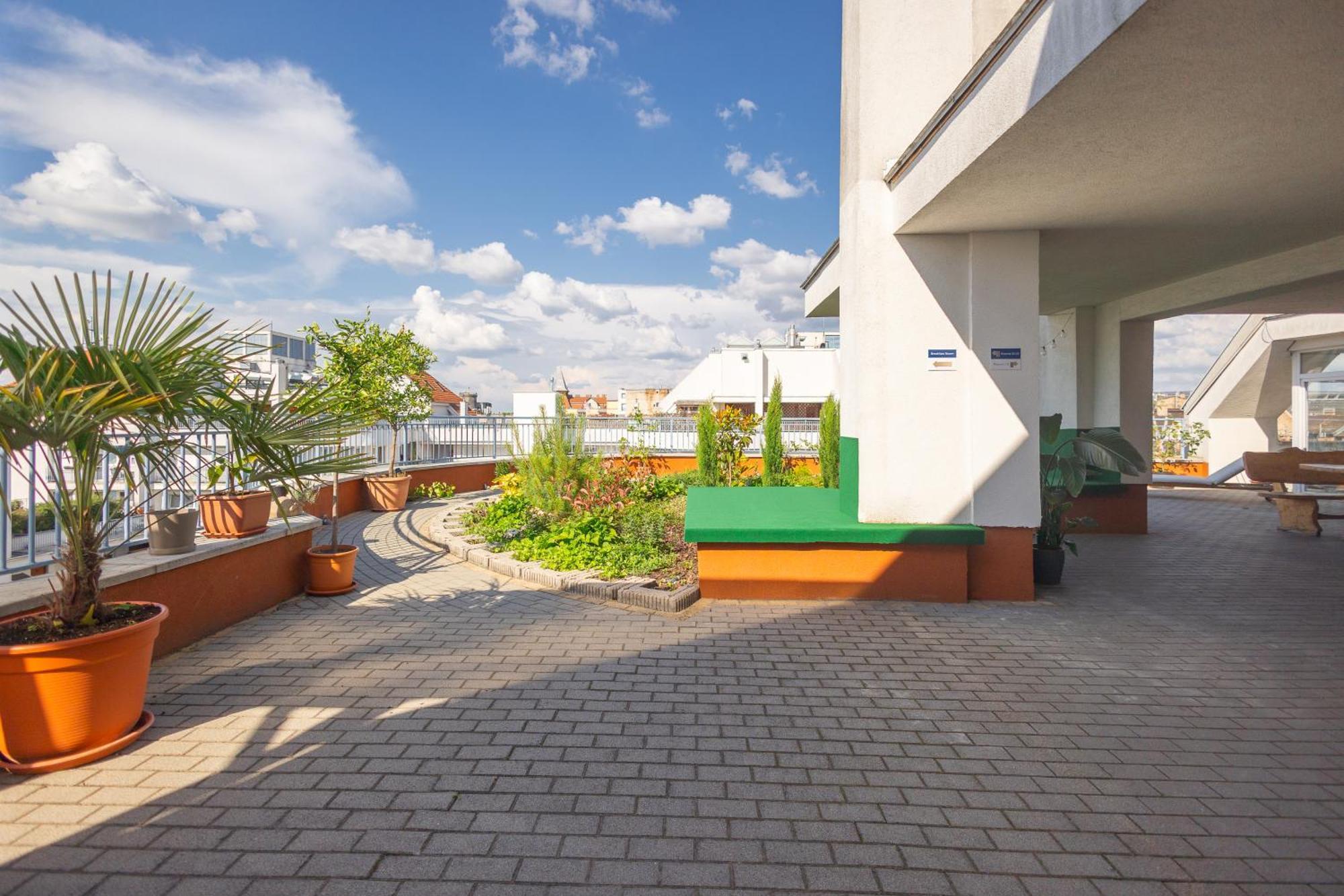 Rooftop City Residence With Deep Garage Budapest Eksteriør bilde