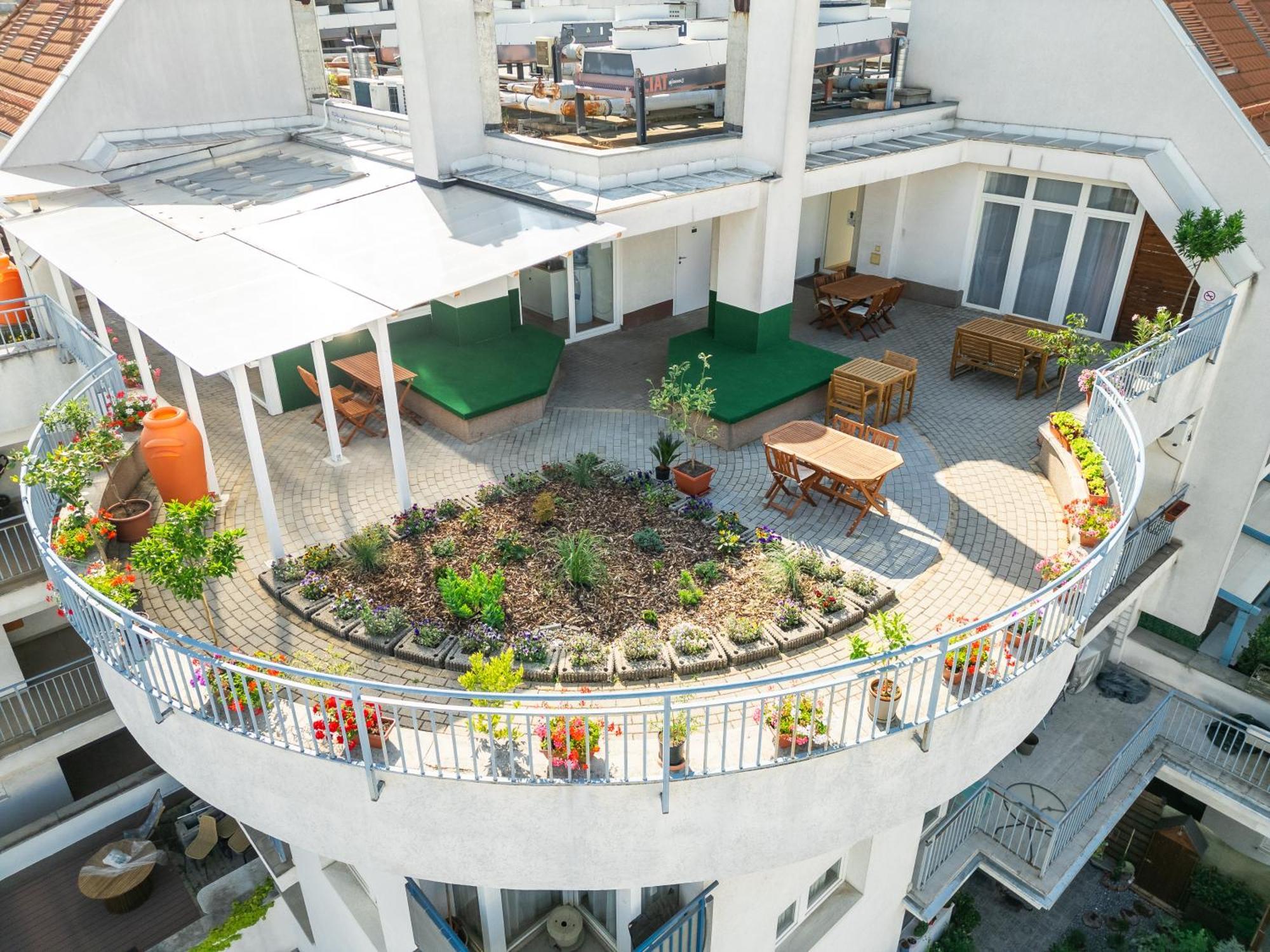 Rooftop City Residence With Deep Garage Budapest Eksteriør bilde