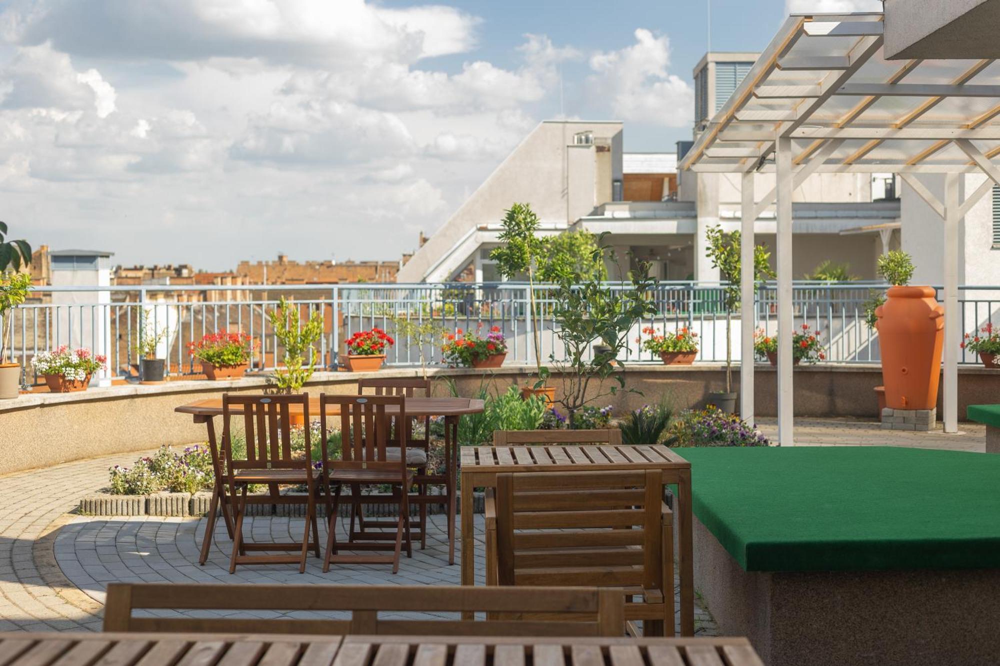 Rooftop City Residence With Deep Garage Budapest Eksteriør bilde